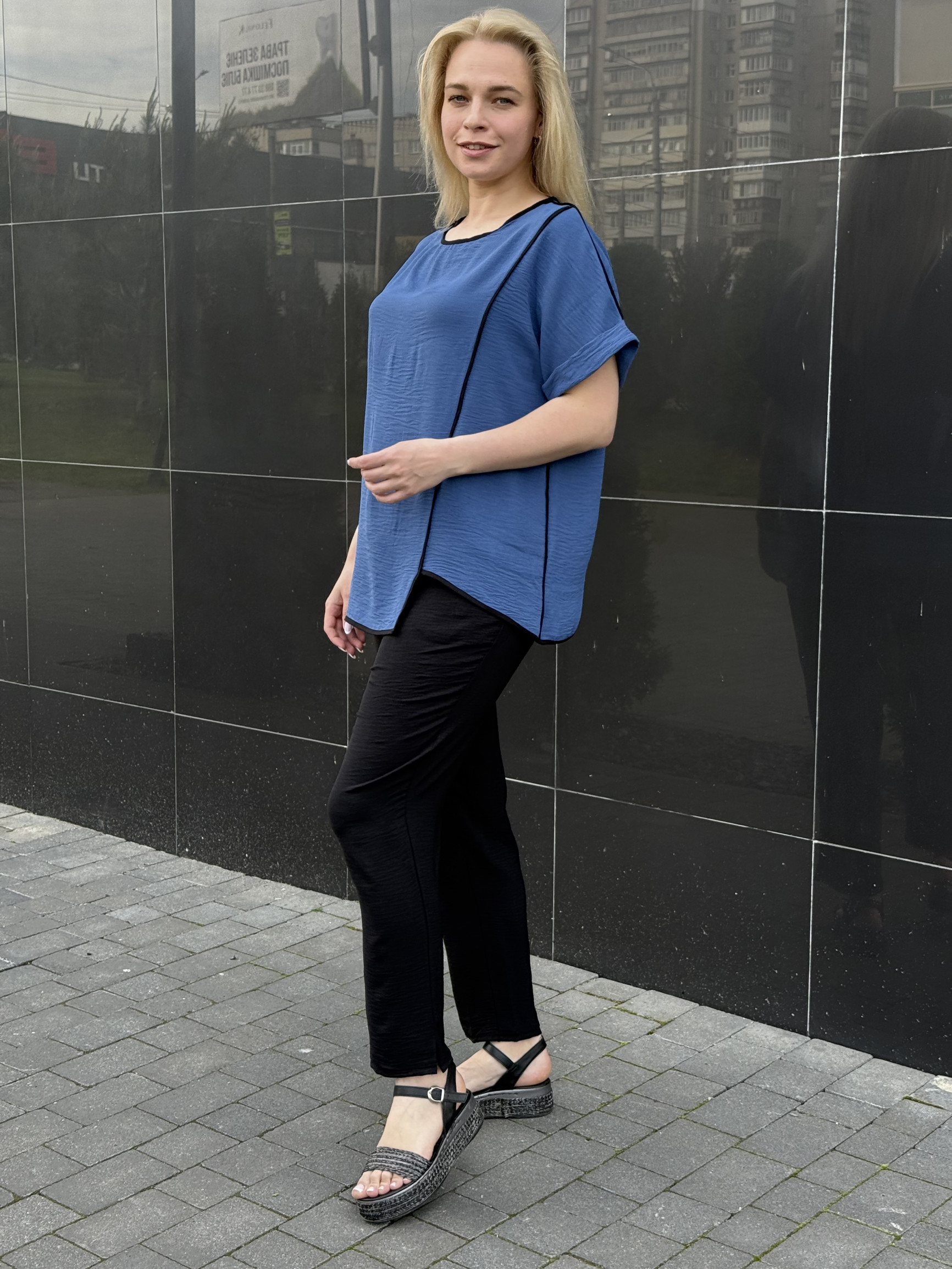 Літній жіночий костюм